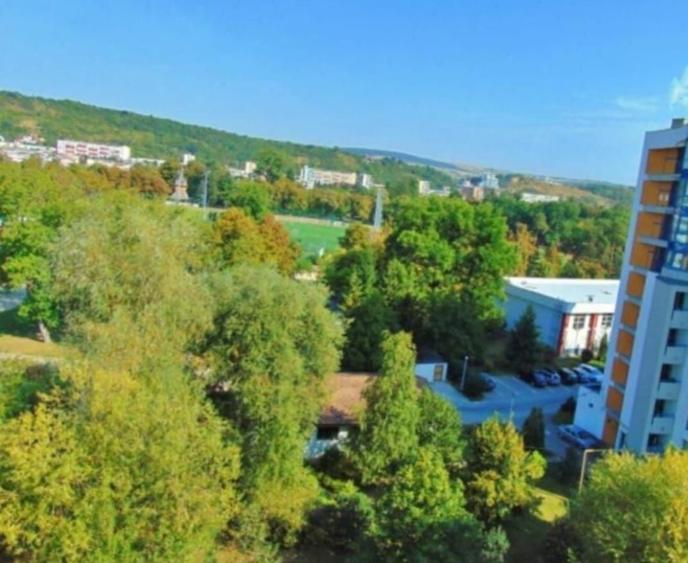Apartament cu 3 camere decomandat în Plopilor