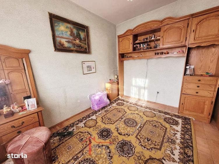 Apartament cu 4 camere decomandat în Central
