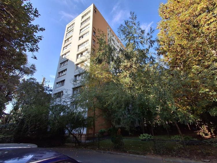 Apartament cu 3 camere semidecomandat, mobilat în Brâncoveanu