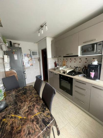 Apartament cu 4 camere decomandat, mobilat în Cetate