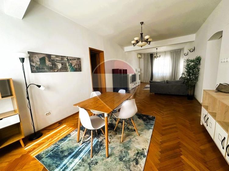 Apartament cu 3 camere decomandat, mobilat în Magheru