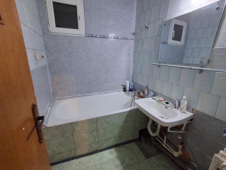 Apartament cu 4 camere semidecomandat, mobilat în Drumul Taberei