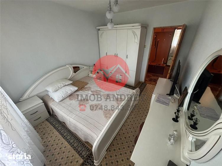 Apartament cu 4 camere decomandat în E3