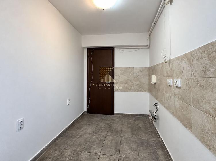 Apartament cu 3 camere semidecomandat în Gării