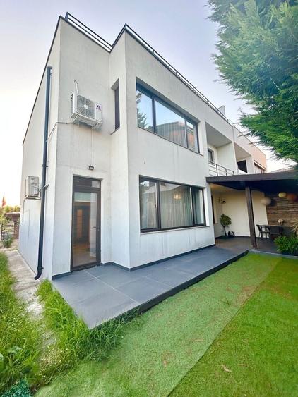 Duplex cu 4 camere cu Canalizare în Iancu Nicolae