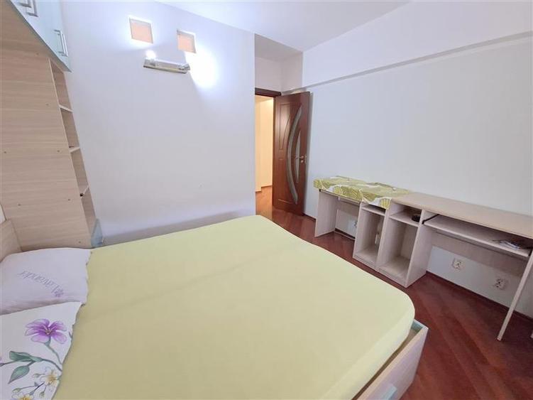 Apartament cu 3 camere decomandat în 9 Mai