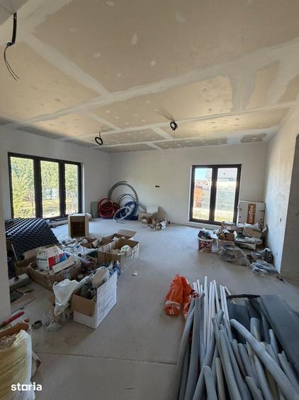 Casă cu 5 camere cu Teren 497 Mp în Central