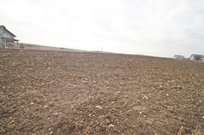 Teren Construcții intravilan de 17000 mp, în Lazu