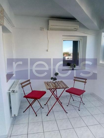 Apartament cu 4 camere decomandat, mobilat în Victoriei