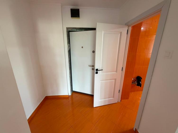 Apartament cu 2 camere decomandat în Titan