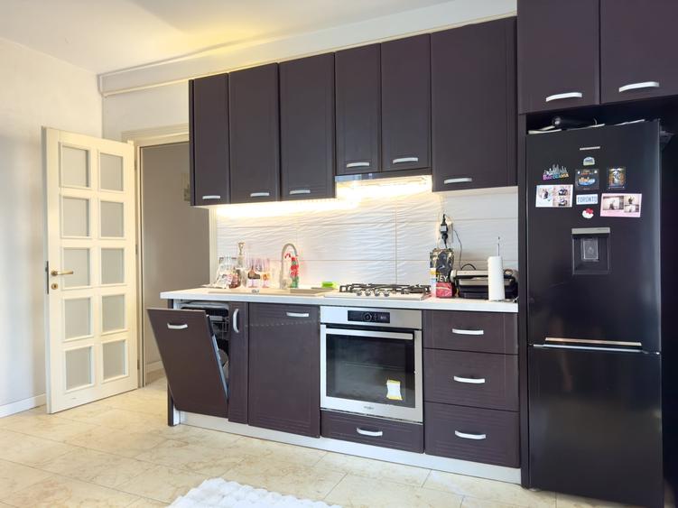 Apartament cu 3 camere decomandat, mobilat în Copou