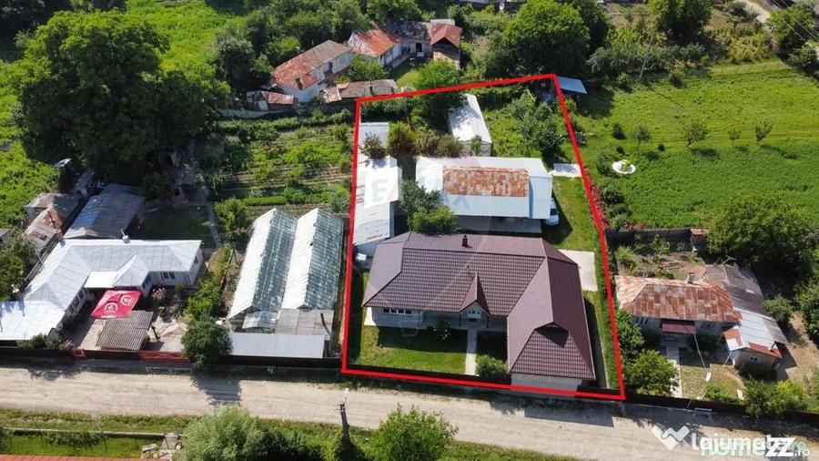 Casă cu 3 camere cu Teren 900 Mp în Roșioara