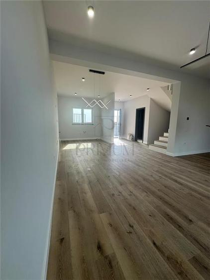Duplex cu 4 camere cu Canalizare în Moșnița Nouă