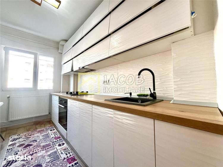 Apartament cu 2 camere decomandat în Republicii