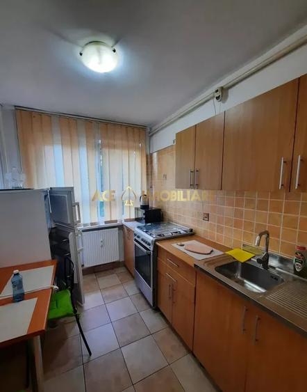 Apartament cu 2 camere decomandat, mobilat în Titan