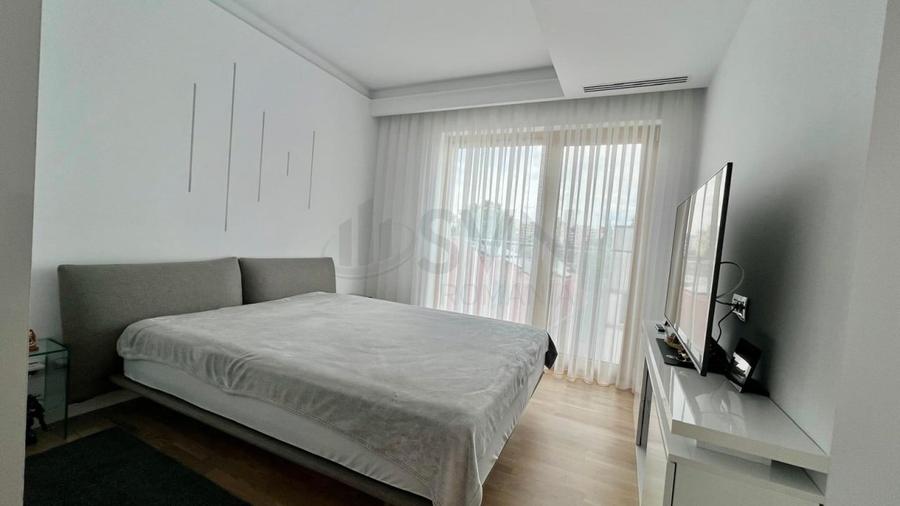 Penthouse cu 4 camere decomandat, mobilat în Dacia