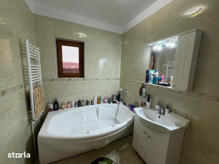 Casă cu 7 camere cu Teren 213 Mp în Coiciu
