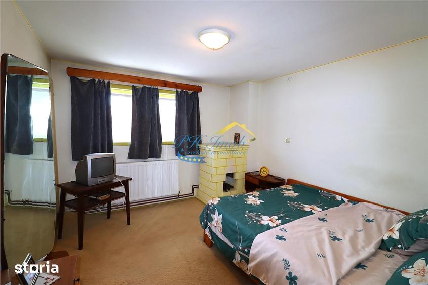 Casă cu 7 camere cu Teren 463 Mp în Central