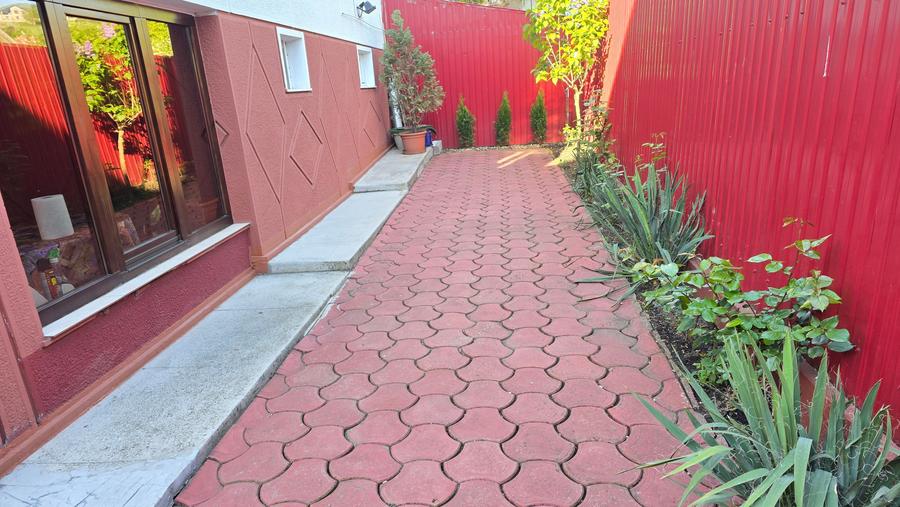 Casă individuală cu 5 camere cu Canalizare în Central