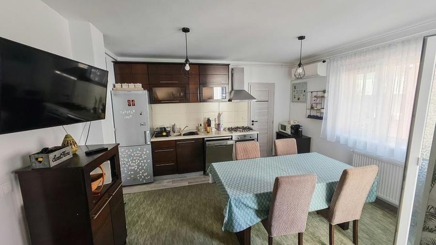 Apartament cu 3 camere decomandat în Bună Ziua