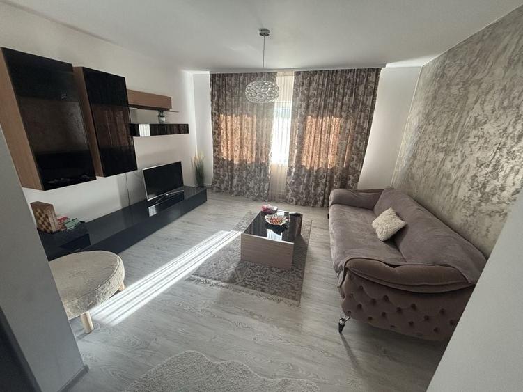 Apartament cu 4 camere decomandat în Central