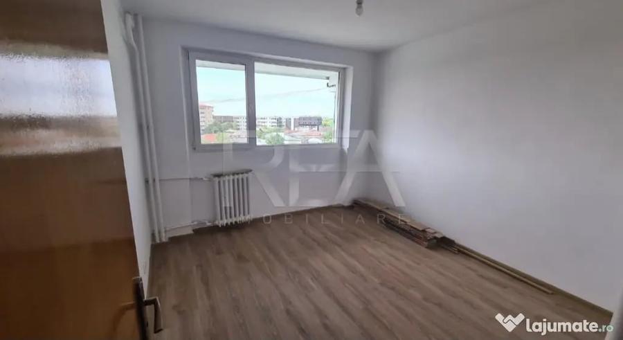 Apartament cu 3 camere decomandat în Drumul Taberei