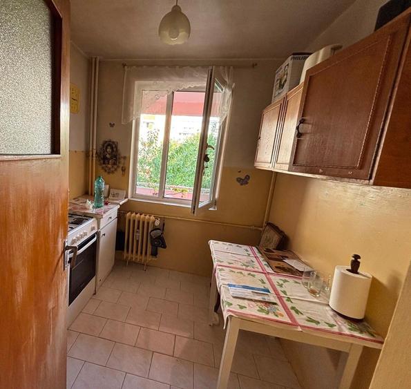 Apartament cu 3 camere decomandat în Drumul Taberei