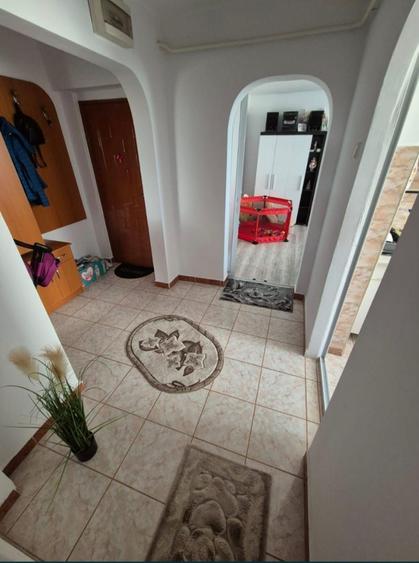 Apartament cu 4 camere decomandat în Exterior Vest