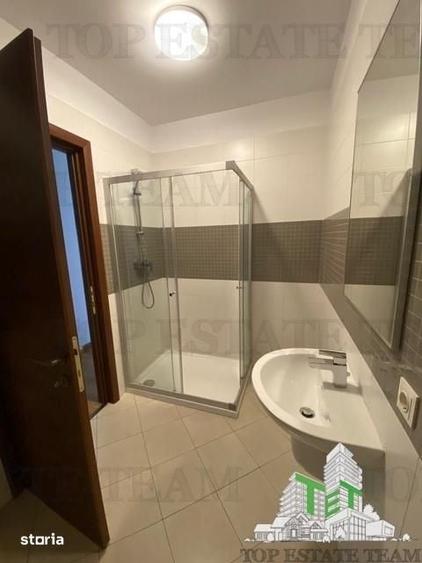 Apartament cu 3 camere semidecomandat în Aviatorilor