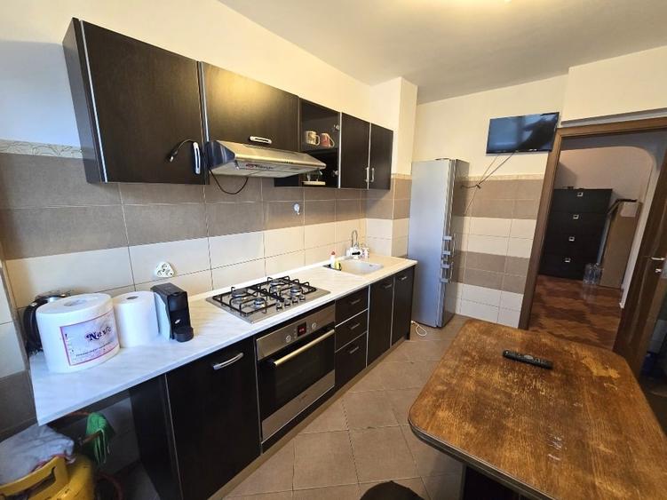 Apartament cu 2 camere decomandat, mobilat în Central
