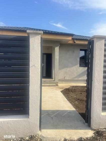 Casă cu 3 camere cu Teren 450 Mp în Vânători