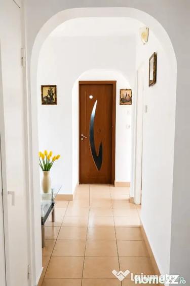 Apartament cu 3 camere decomandat în Micro 21