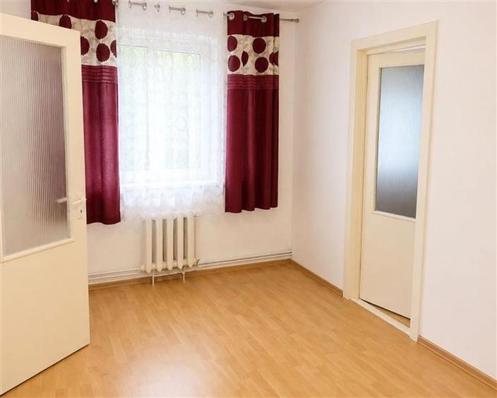 Apartament cu 2 camere nedecomandat, mobilat în Decebal