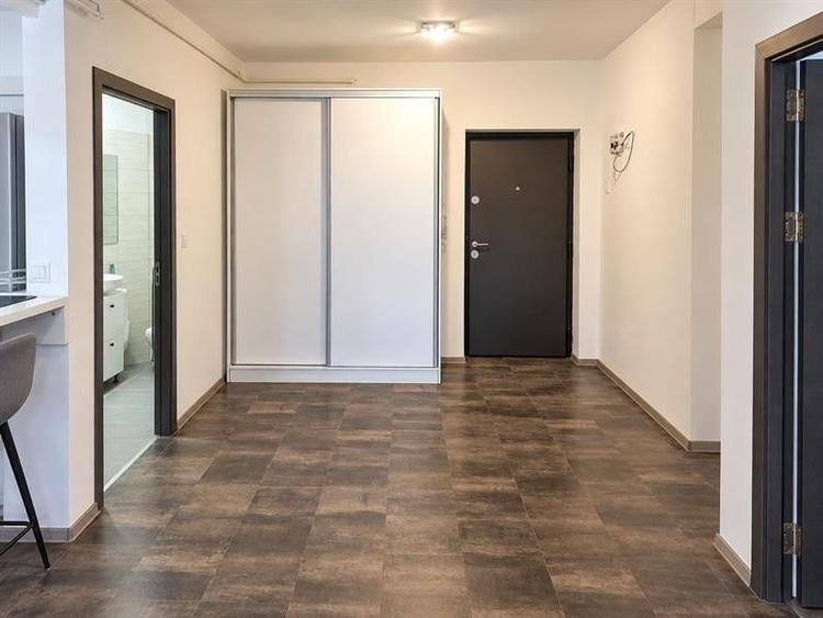 Apartament cu 2 camere decomandat în 1 Mai