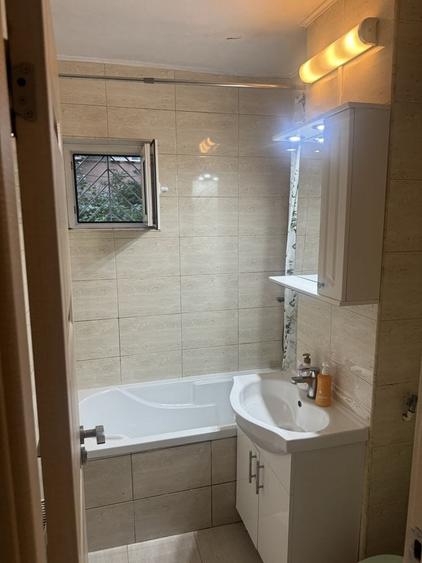 Apartament cu 3 camere semidecomandat în Constructorilor