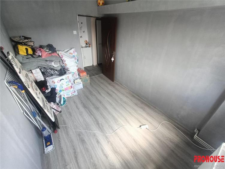 Apartament cu 3 camere decomandat în Mioriței