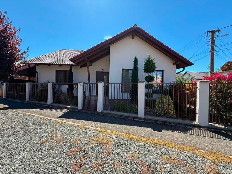 Casă individuală cu 3 camere cu Canalizare în Bujac