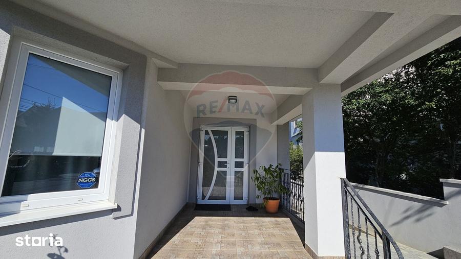 Casă cu 8 camere cu Teren 811 Mp în Obcini