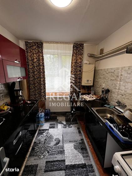 Apartament cu 2 camere semidecomandat, mobilat în Central