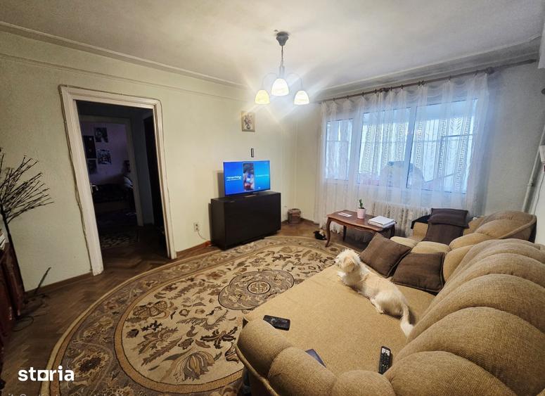 Apartament cu 2 camere semidecomandat în Podu Roș