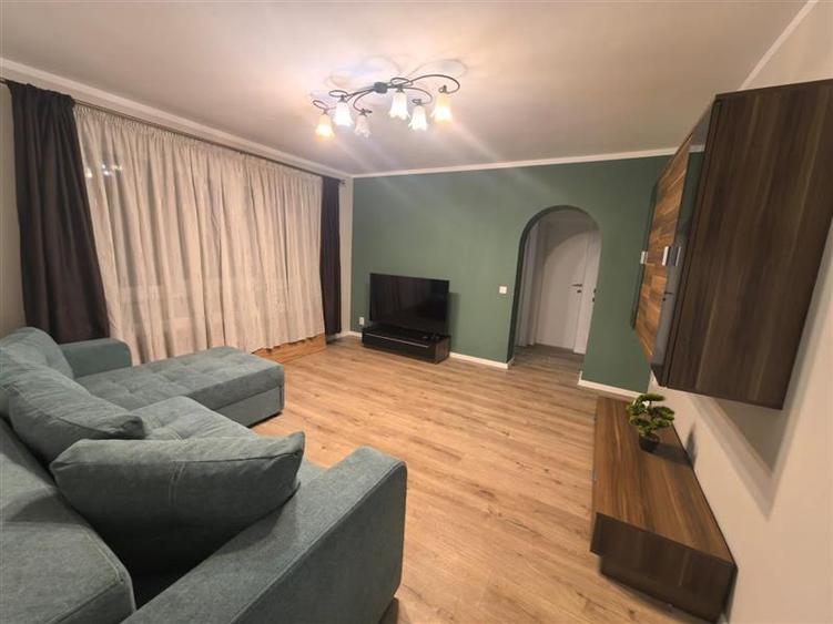 Apartament cu 2 camere semidecomandat, mobilat în Simeria