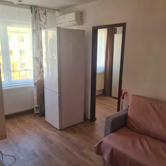 Apartament cu 3 camere semidecomandat în Ciric