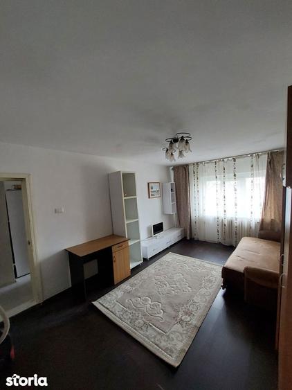 Garsonieră decomandată în Baza 3