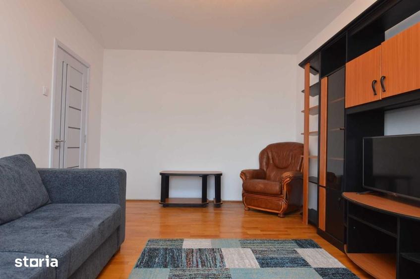 Apartament cu 3 camere decomandat în Tineretului