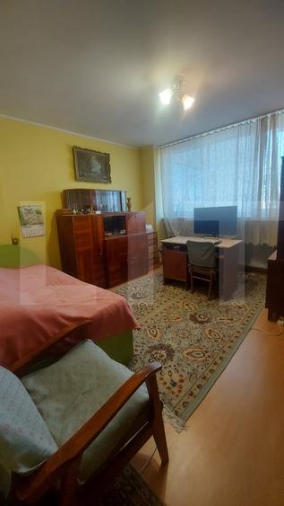 Apartament cu 3 camere semidecomandat, mobilat în Simeria