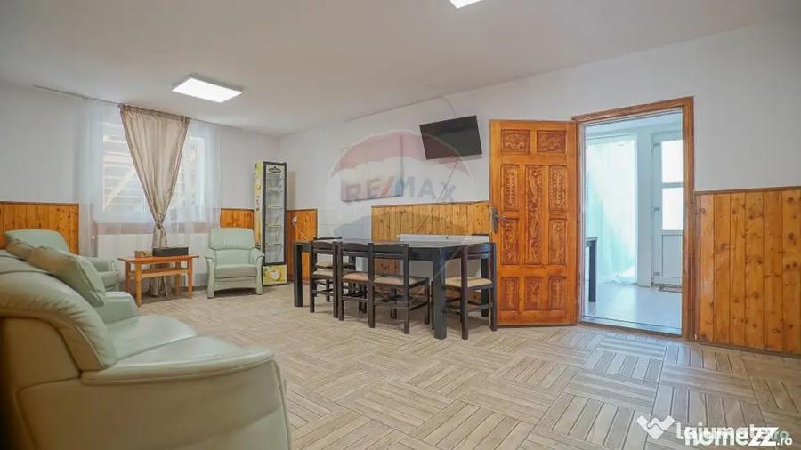 Casă cu 10 camere cu Teren 1137 Mp în Moieciu