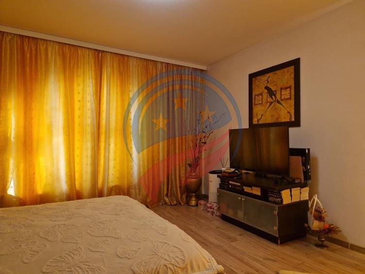Casă individuală cu 5 camere cu Canalizare în Siloz