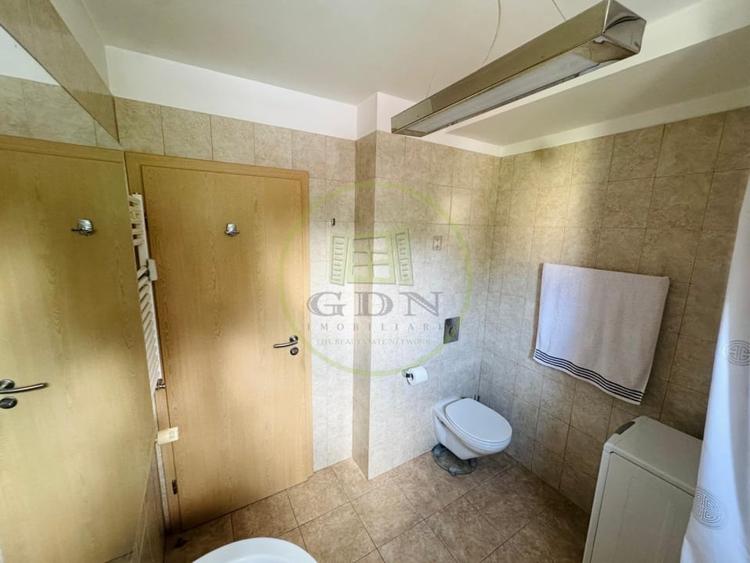 Apartament cu 3 camere semidecomandat, mobilat în Clăbucet