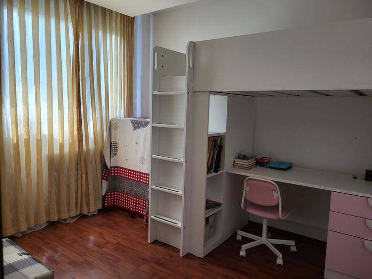 Apartament cu 3 camere semidecomandat în Drumul Taberei