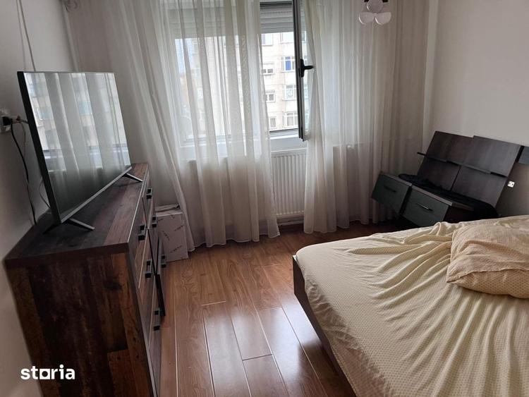 Apartament cu 3 camere decomandat în Craiovița Nouă